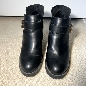 Pull & Bear black heel bootie size 8 (38)